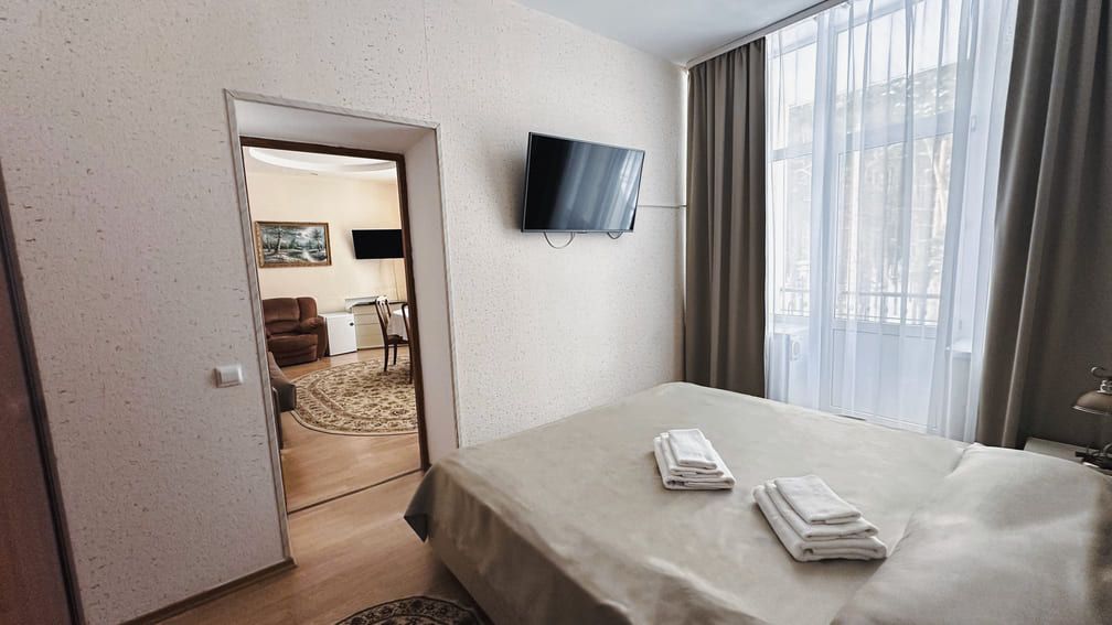 Люкс Семейный 1-местный 2-комнатный (корпус 1, с балконом)