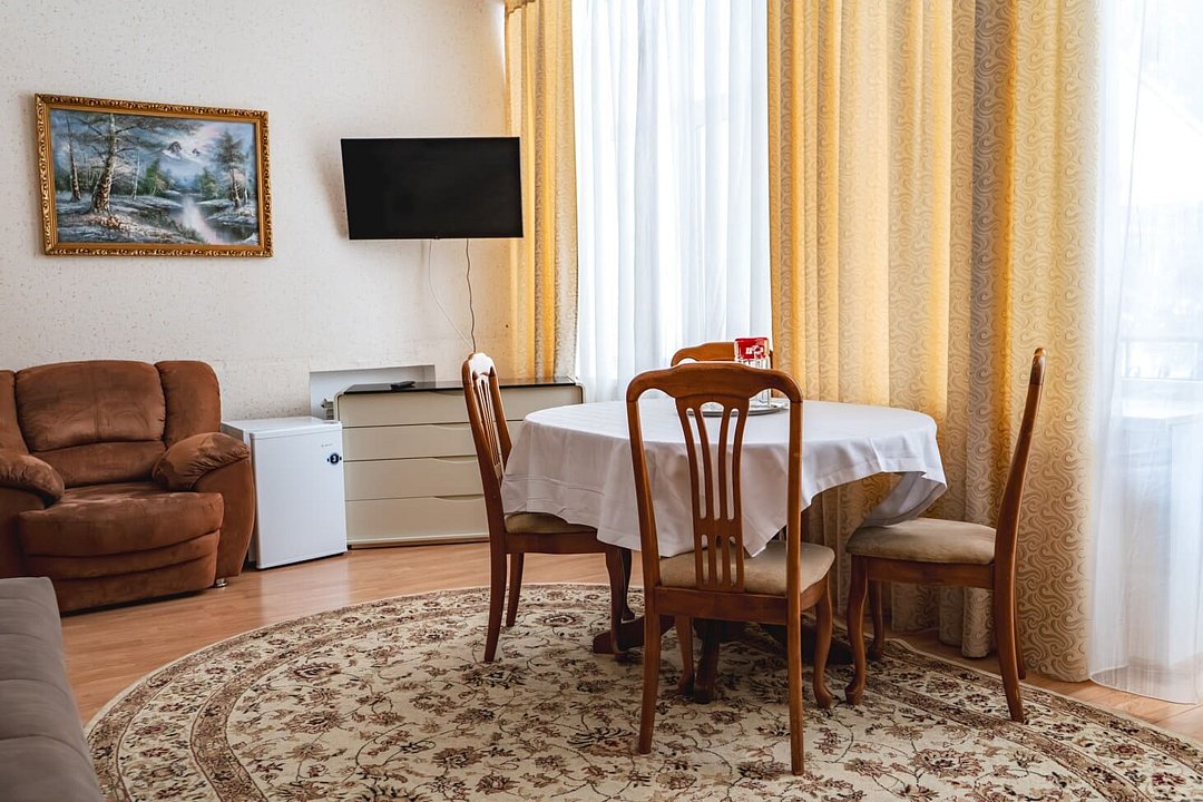 Люкс Семейный 1-местный 2-комнатный (корпус 1, с балконом)