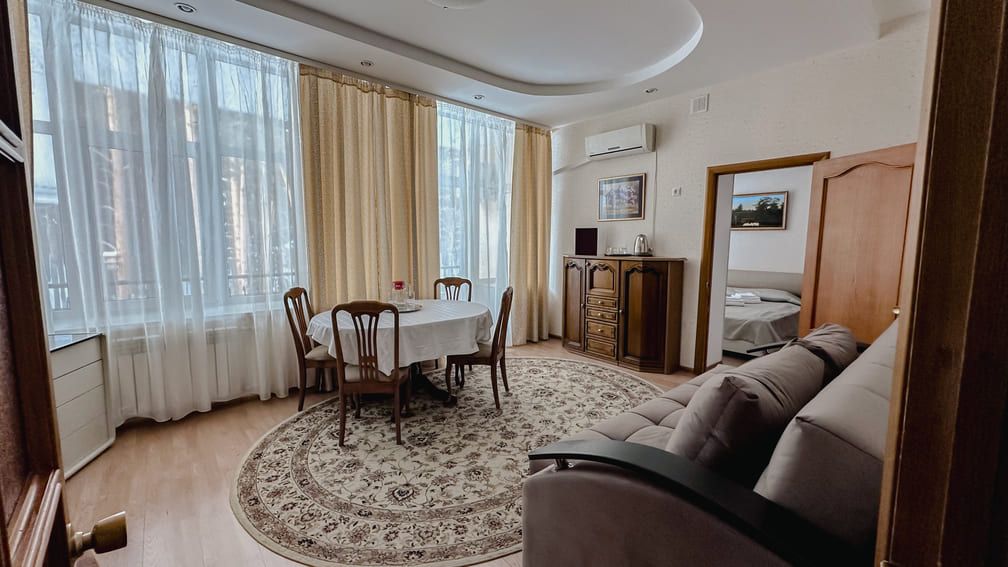 Люкс Семейный 1-местный 2-комнатный (корпус 1, с балконом)