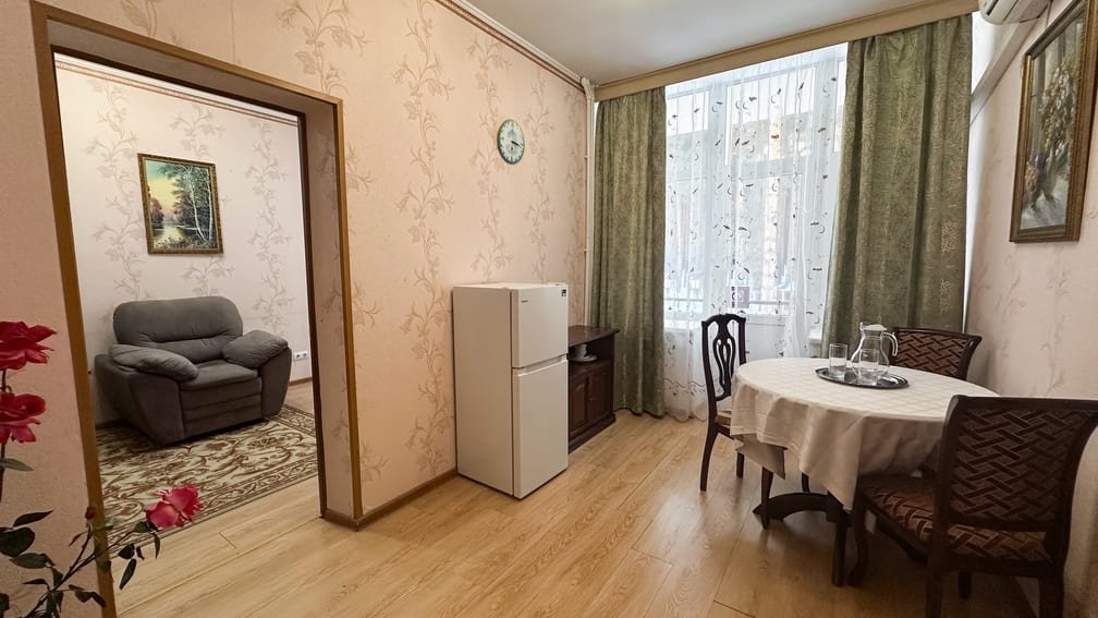 Люкс Семейный 2-местный 3-комнатный (корпус 1, с балконом)