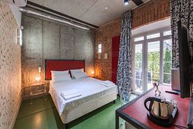 Двухместный номер Comfort с террасой и шезлонгом двуспальная кровать, Бутик-отель Бронзовый Кабан, Воронеж