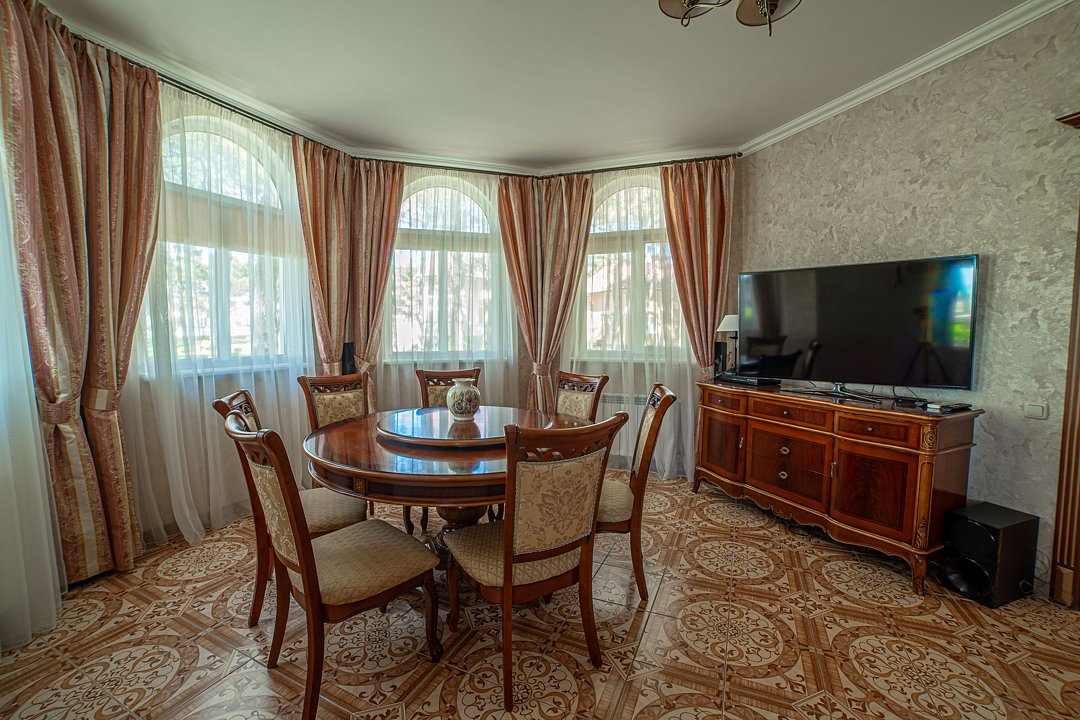 Вилла 8-местная 2-этажная (4 спальни, с террасой и видом на море)