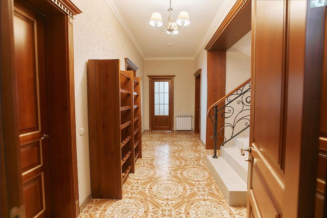 Вилла 8-местная 2-этажная (4 спальни, с террасой и видом на море)