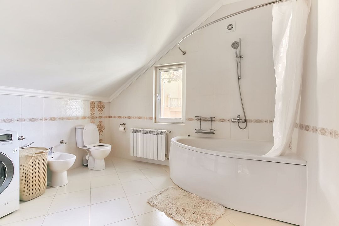 Вилла 8-местная 2-этажная (4 спальни, с террасой и видом на море)