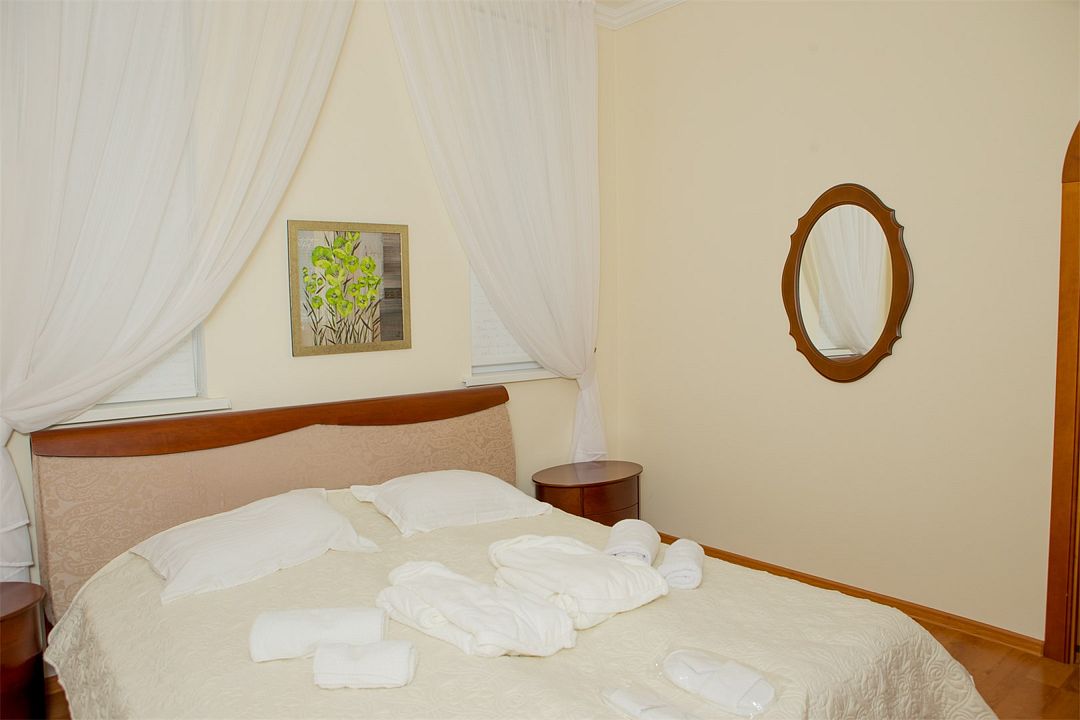 Вилла 8-местная 2-этажная (4 спальни, с видом на море)