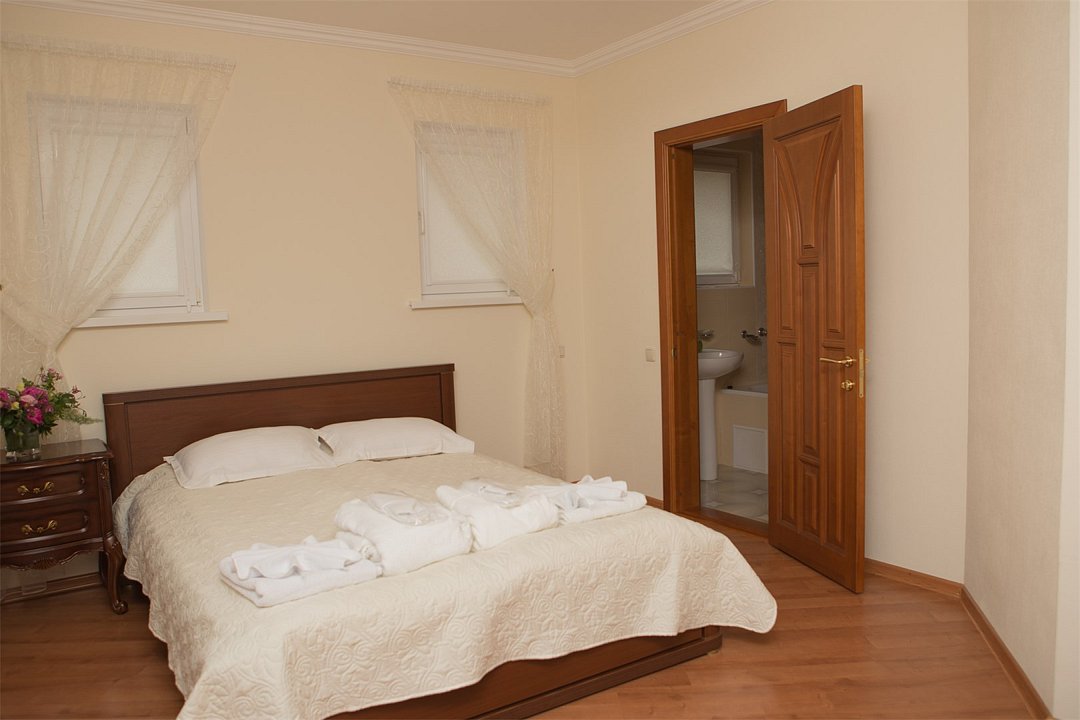 Вилла 8-местная 2-этажная (4 спальни, с видом на море)