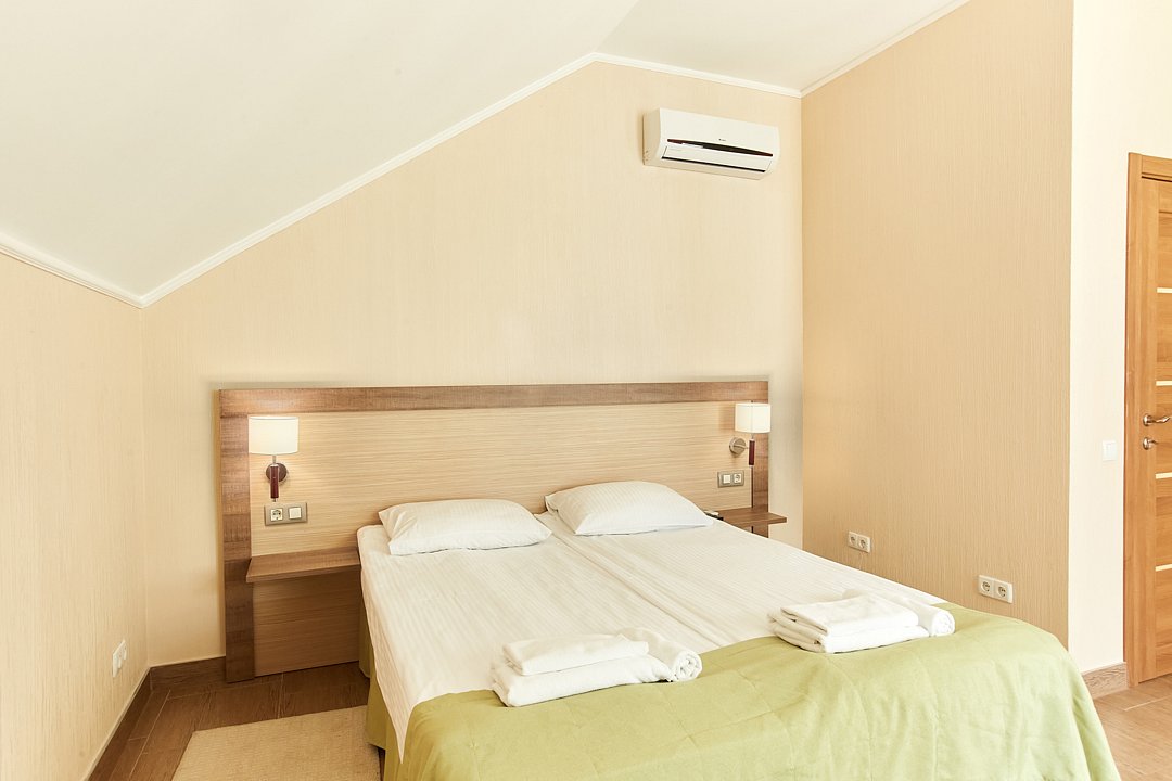 Вилла 8-местная 2-этажная (4 спальни, с террасой)