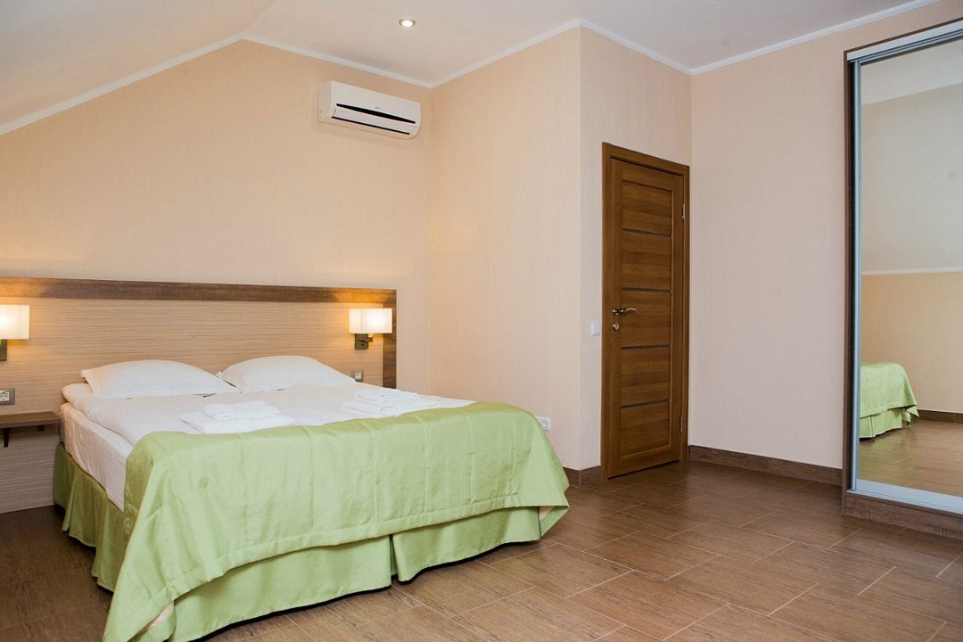 Вилла 8-местная 2-этажная (4 спальни, с террасой)