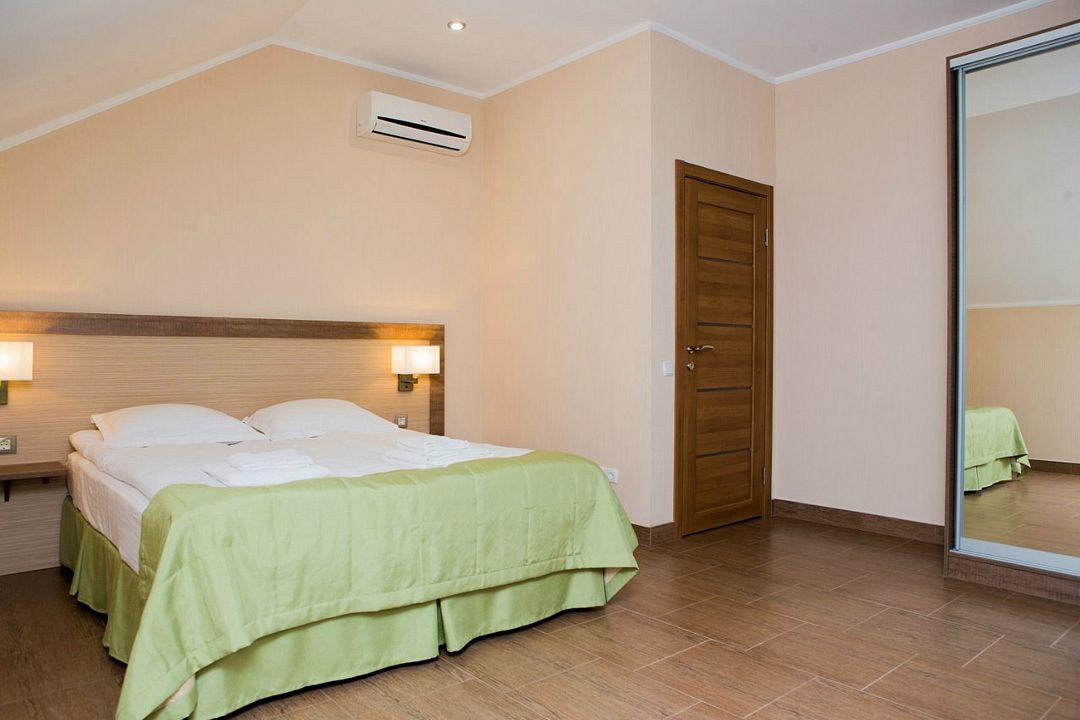 Вилла 8-местная 2-этажная (4 спальни, с террасой)