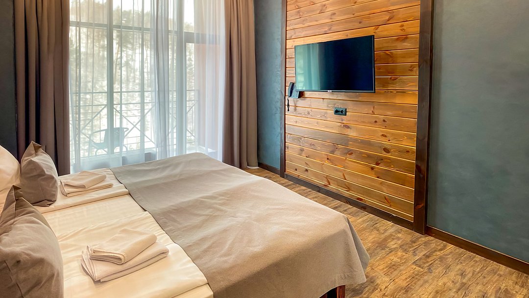 Люкс Представительский 4-местный 3-комнатный (вид на лес)