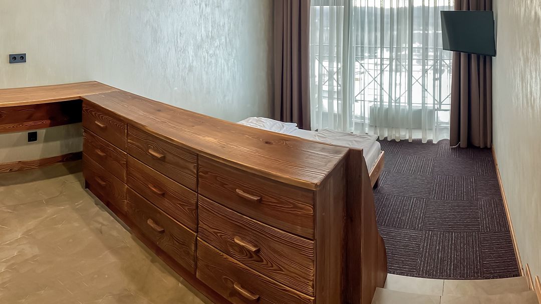 Люкс Семейный большой 4-местный 3-комнатный (вид на горы)