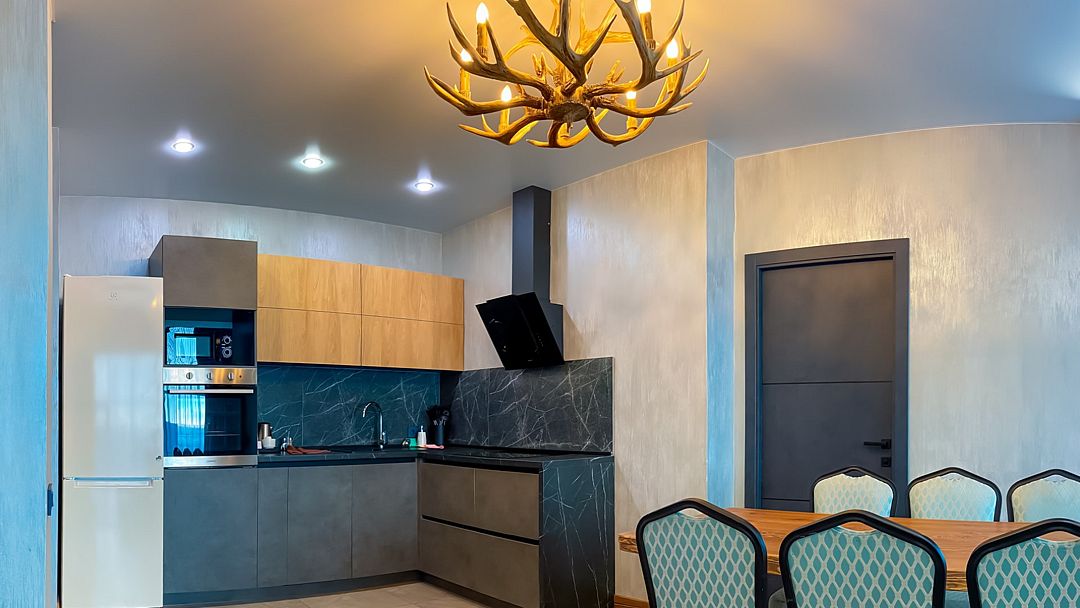 Люкс Семейный большой 4-местный 3-комнатный (вид на горы)