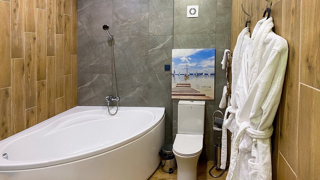 Люкс Семейный большой 4-местный 3-комнатный (вид на горы)