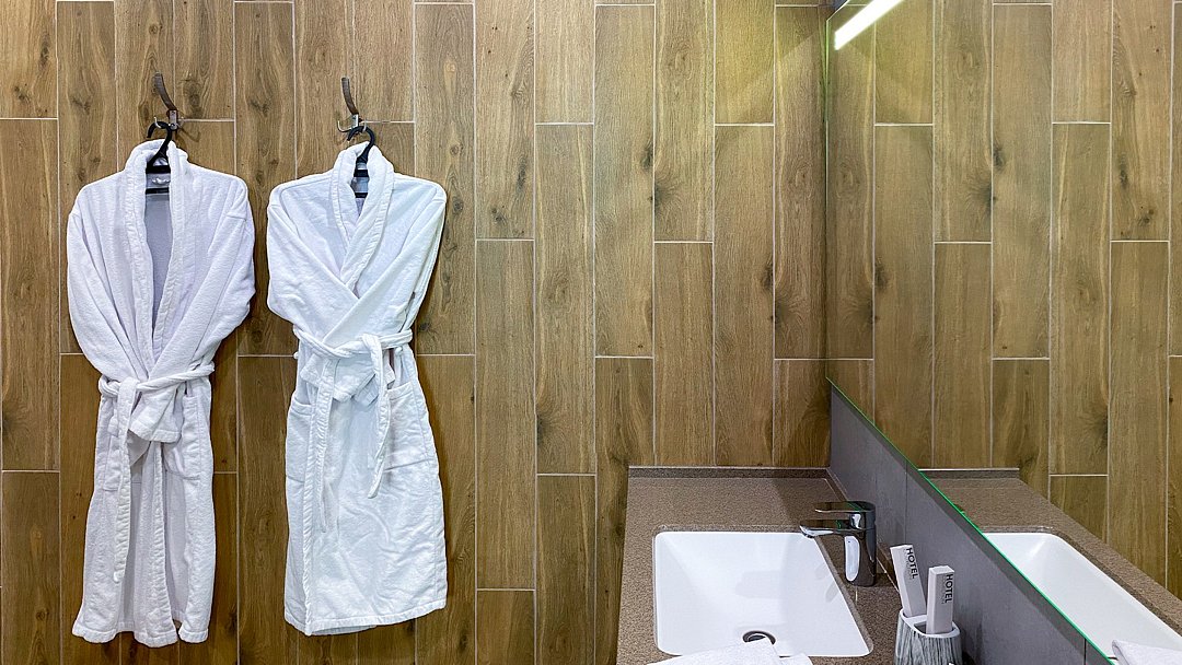 Люкс Семейный большой 4-местный 3-комнатный (вид на горы)