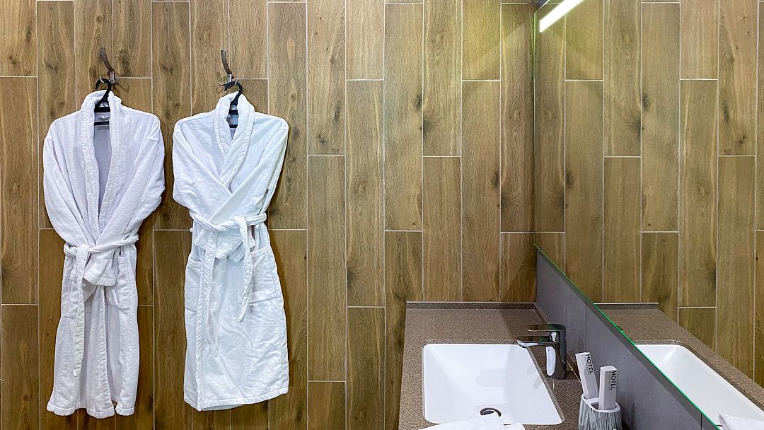 Люкс Семейный большой 4-местный 3-комнатный (вид на горы)