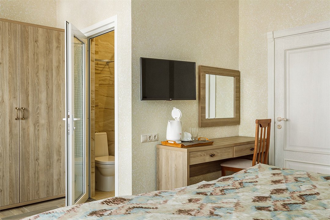 Семейный 4-местный 2-комнатный (2+2, вид на бассейн)