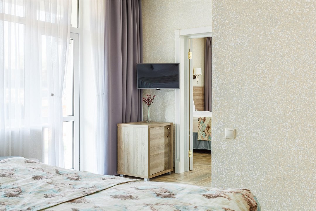 Семейный 4-местный 2-комнатный (2+2, вид на бассейн)