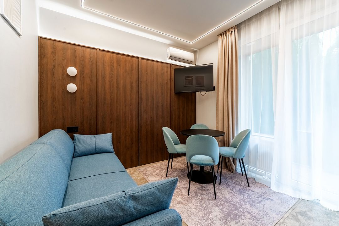 Апартаменты 4-местный 2-комнатный (с балконом)