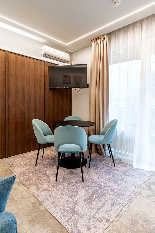 Апартаменты 4-местный 2-комнатный (с балконом)