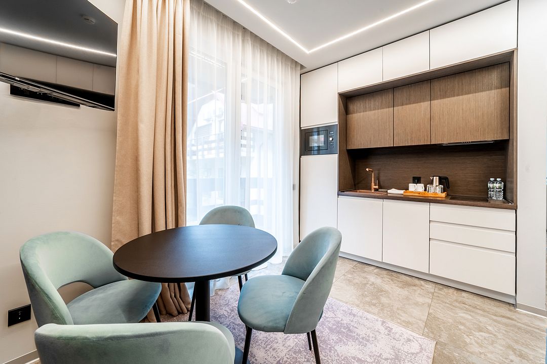 Апартаменты 4-местный 2-комнатный (с балконом)