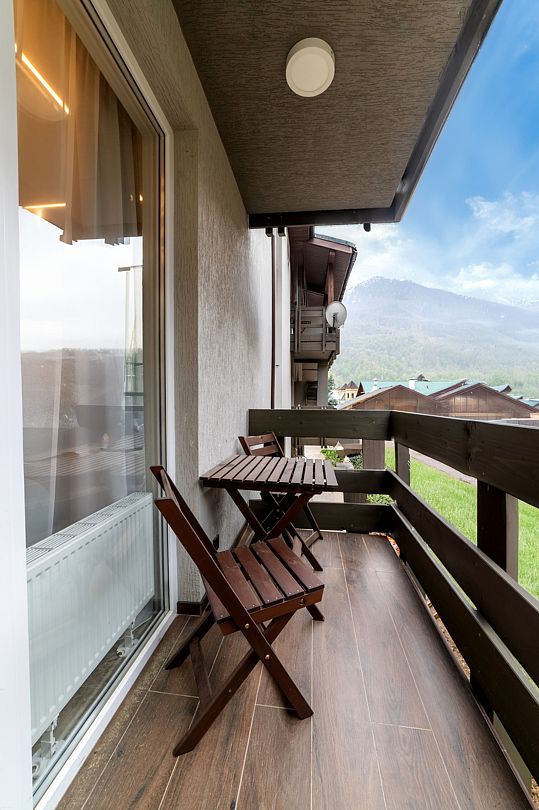 Апартаменты 4-местный 2-комнатный (с балконом)