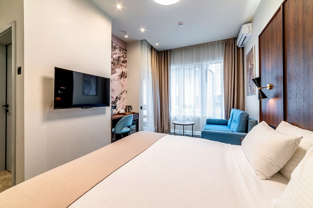 Делюкс 4-местный 1-комнатный (с балконом)