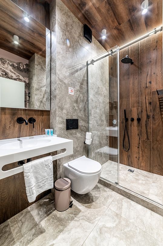 Делюкс 4-местный 1-комнатный (с балконом)