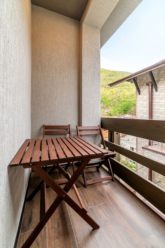 Делюкс 4-местный 1-комнатный (с балконом)