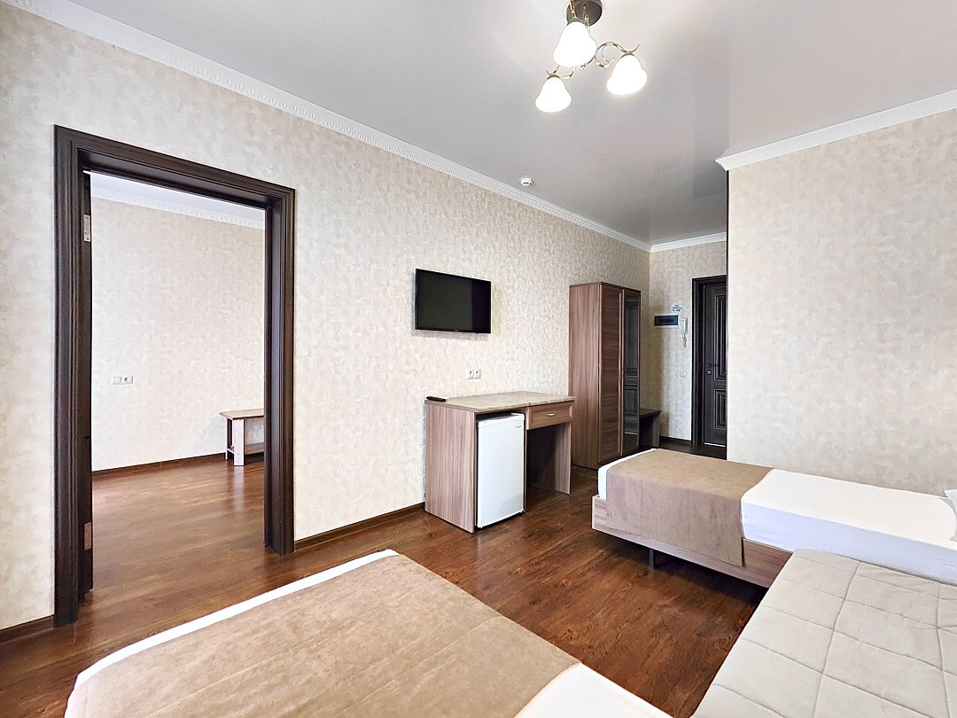 Люкс 4-местный 2-комнатный