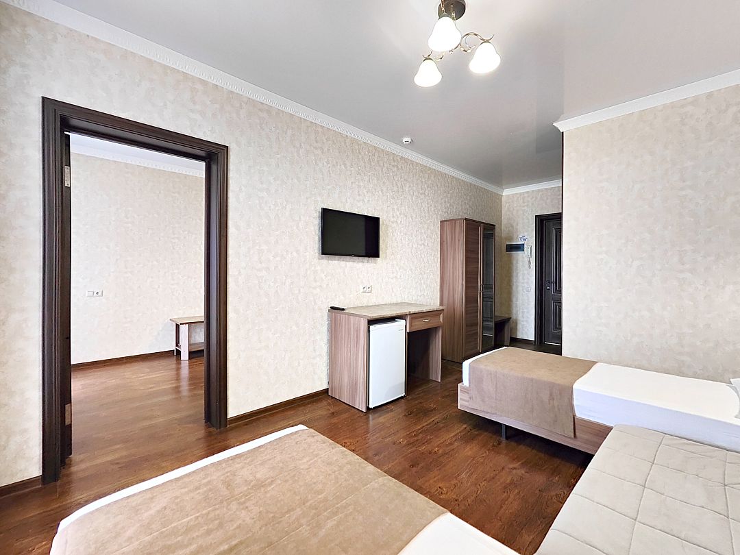 Люкс 4-местный 2-комнатный