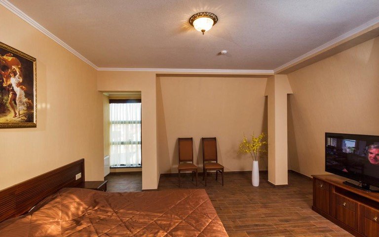 Люкс 2-местный 2-комнатный (4 этаж)