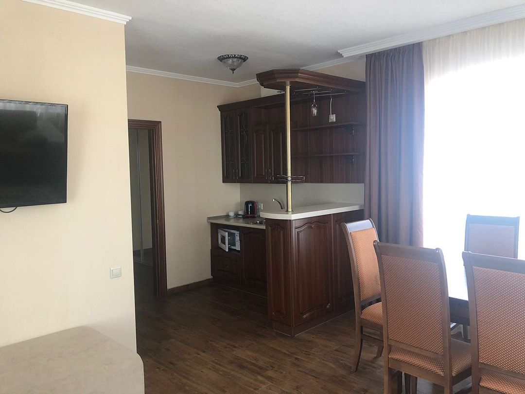 Люкс 2-местный 3-комнатный (4 этаж)