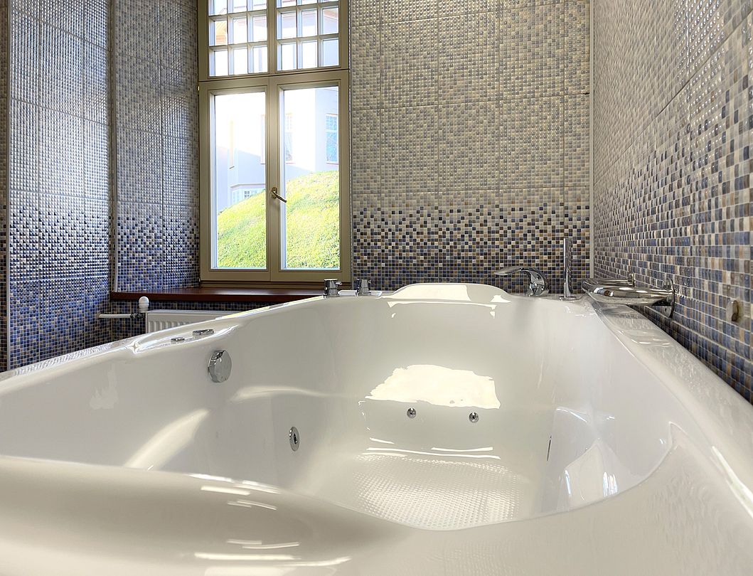 Полулюкс 2-местный (с гидромассажной ванной)