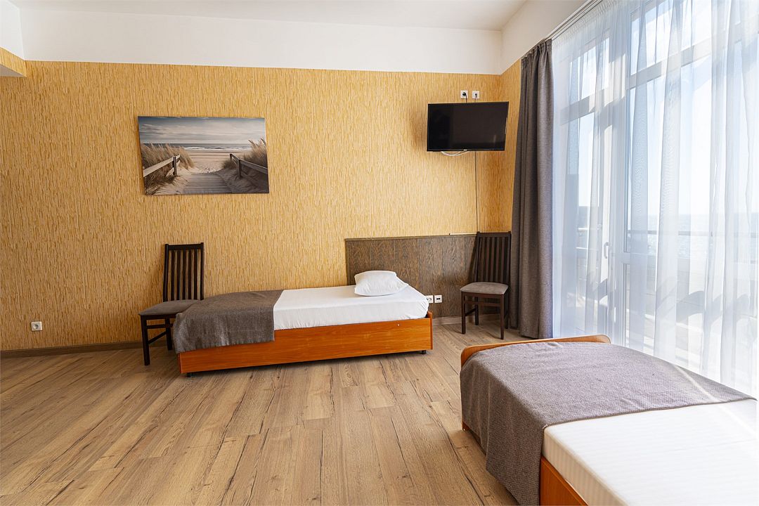 Полулюкс 4-местный 2-комнатный (вид на море)