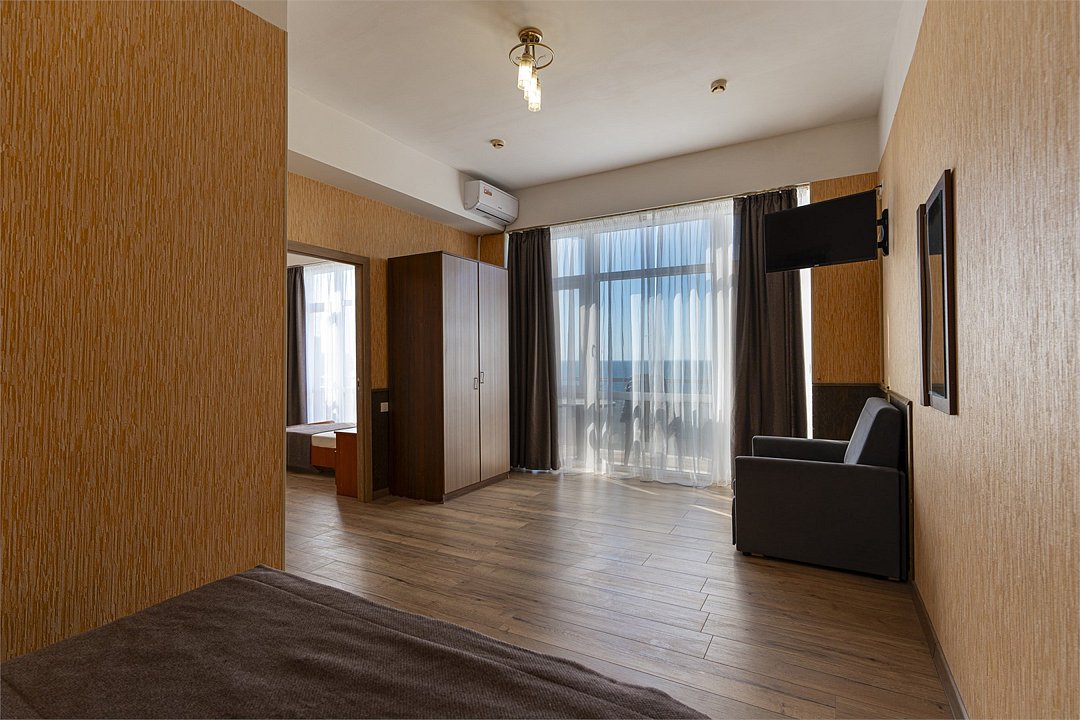 Полулюкс 4-местный 2-комнатный (вид на море)