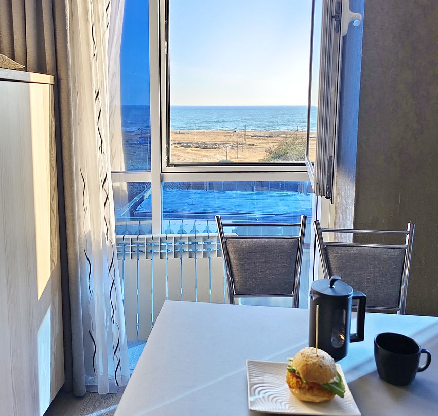 Апартаменты 8-местный 4-комнатный (панорамный вид на море)