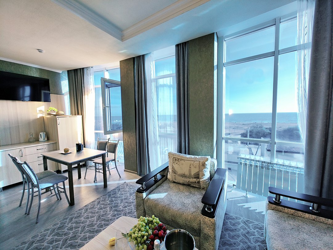 Апартаменты 8-местный 4-комнатный (панорамный вид на море)