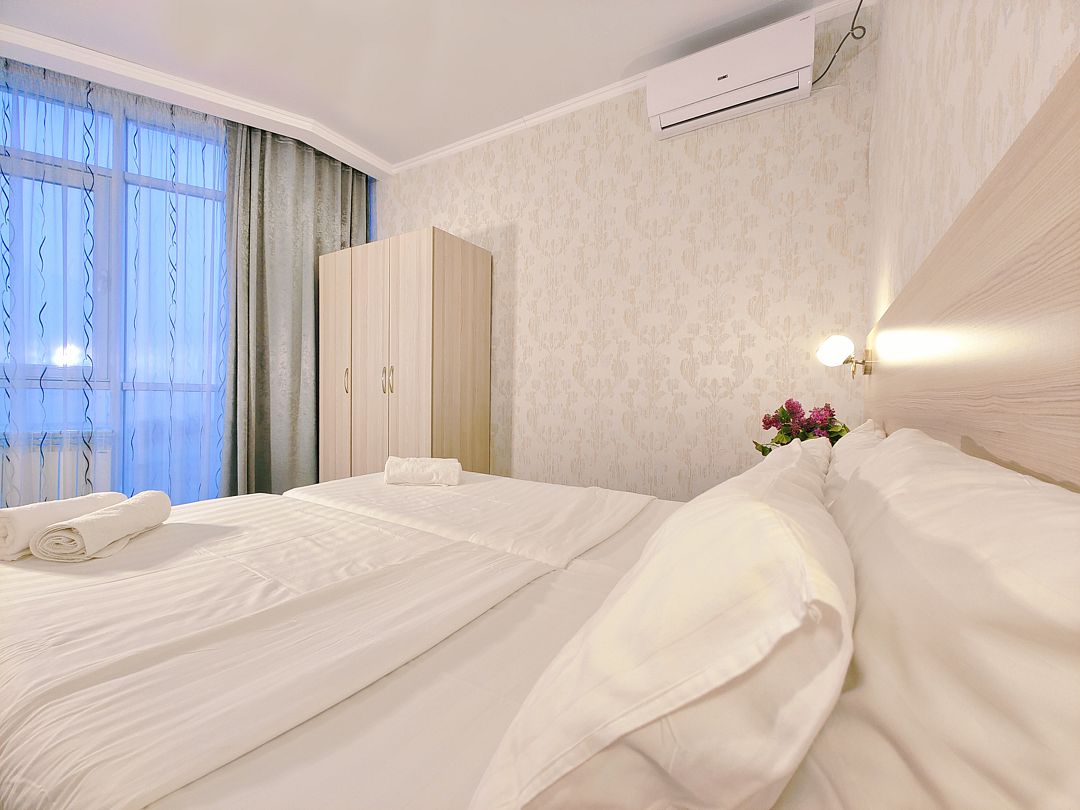 Апартаменты 8-местный 4-комнатный (панорамный вид на море)