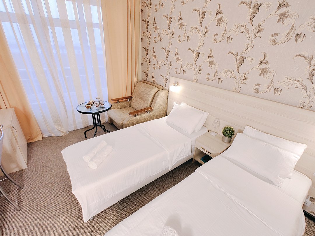 Комфорт 3-местный (боковой вид на море)