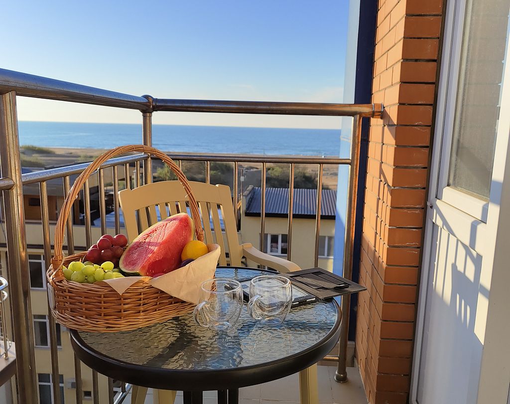 Комфорт 3-местный (боковой вид на море)