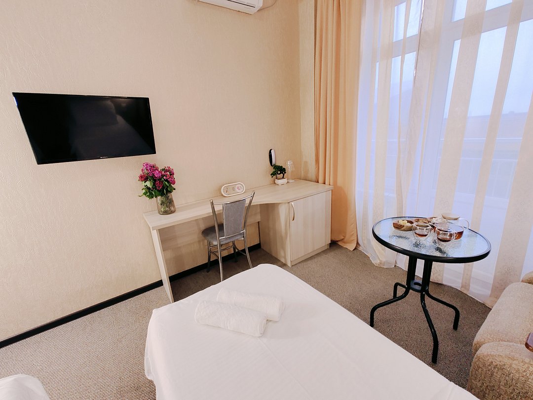 Комфорт 3-местный (боковой вид на море)