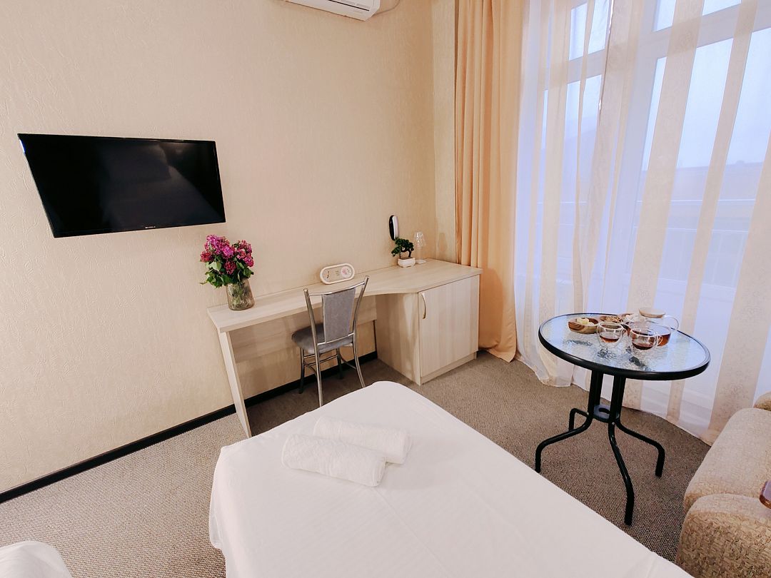 Комфорт 3-местный (боковой вид на море)