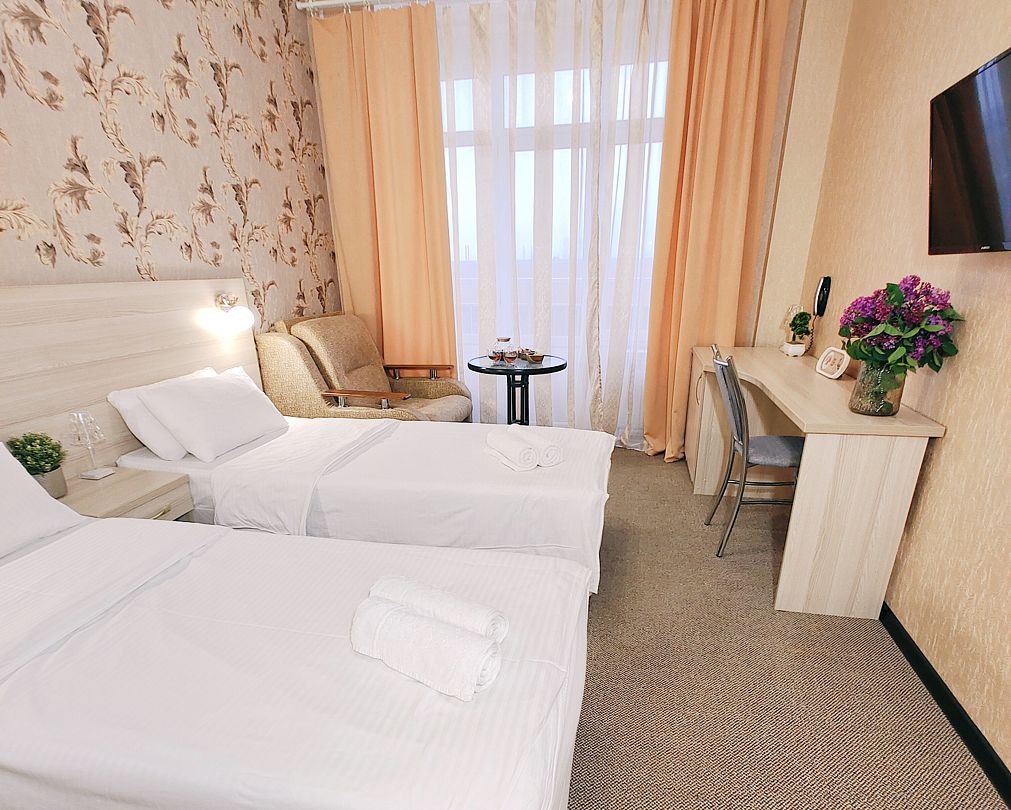 Комфорт 3-местный (боковой вид на море)