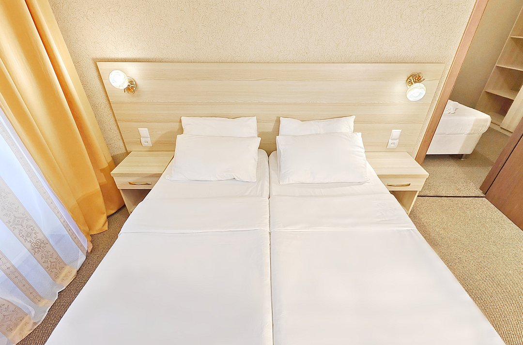 Люкс 4-местный 2-комнатный