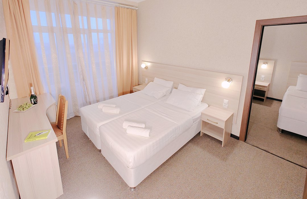 Люкс 4-местный 2-комнатный