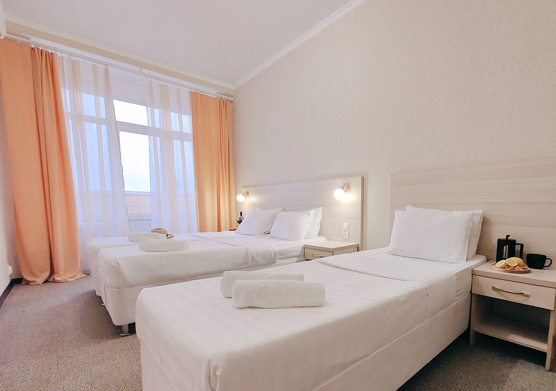 Люкс 5-местный 2-комнатный (с балконом)