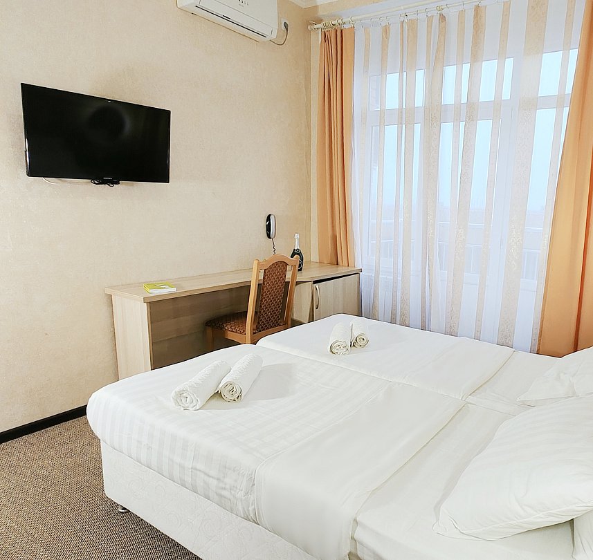 Люкс 5-местный 2-комнатный (с балконом)