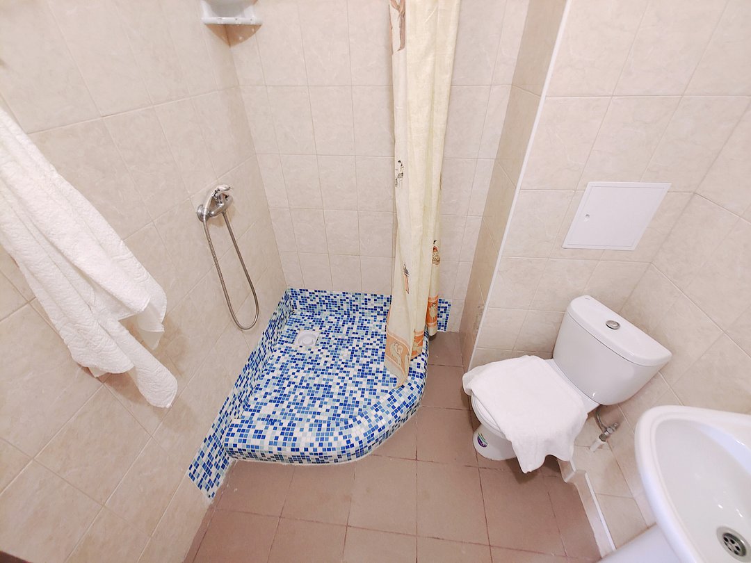 Люкс 5-местный 2-комнатный (с балконом, боковой вид на море)