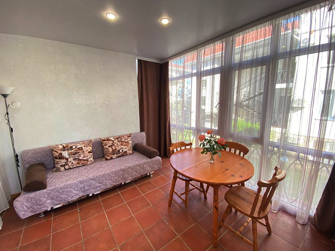 Полулюкс 6-местный 1-комнатный (вид на сад) №5