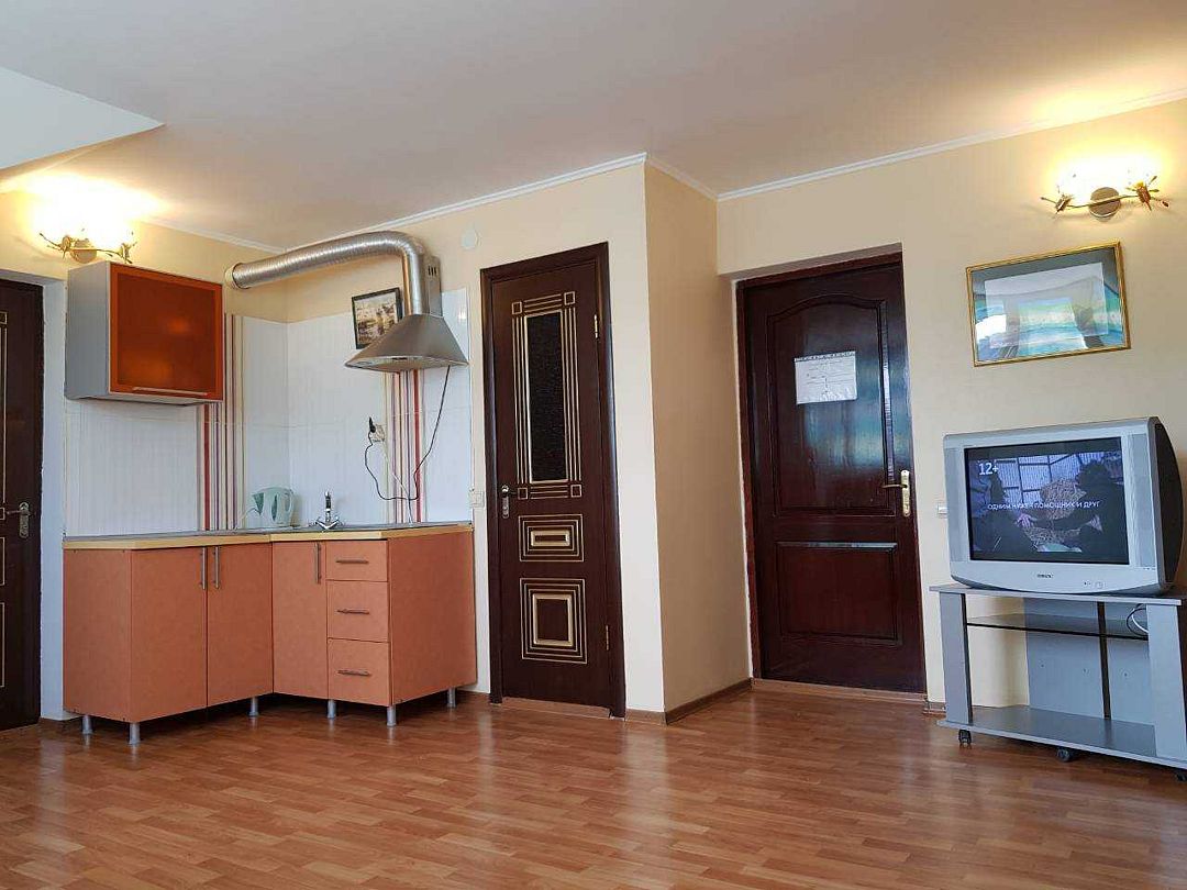 Семейный 4-местный 2-комнатный (с мини-кухней и лоджией)